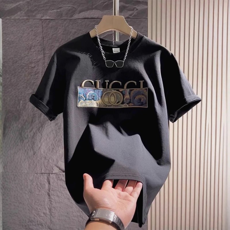 Gucci Black T-Shirt in Casual Streetwear Style Review: A $7.31 Crewneck, a Blank Weight Field and a Chest Print We Measured